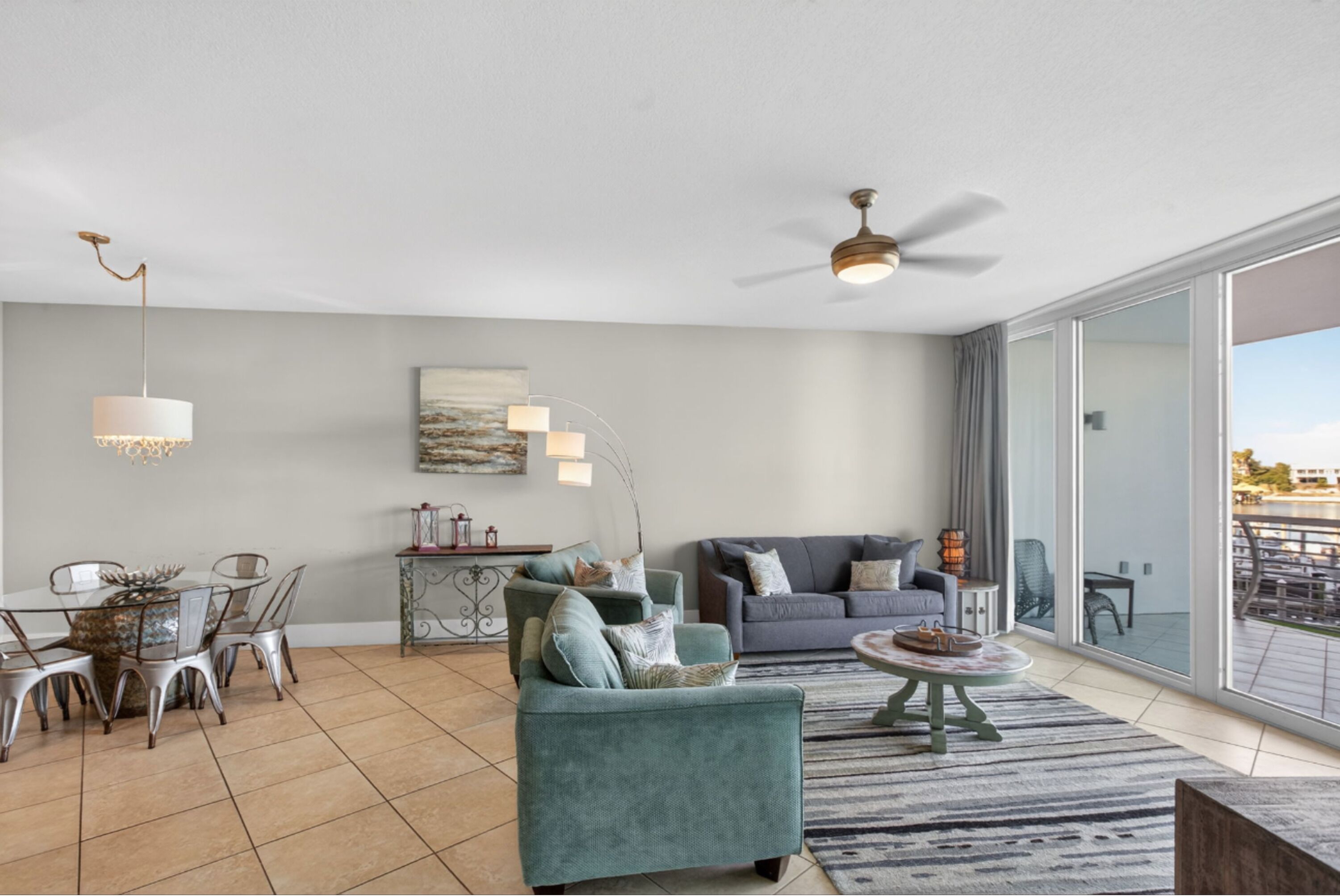 Signature Condo, 2 Bedrooms, Balcony, River View | In-room dining