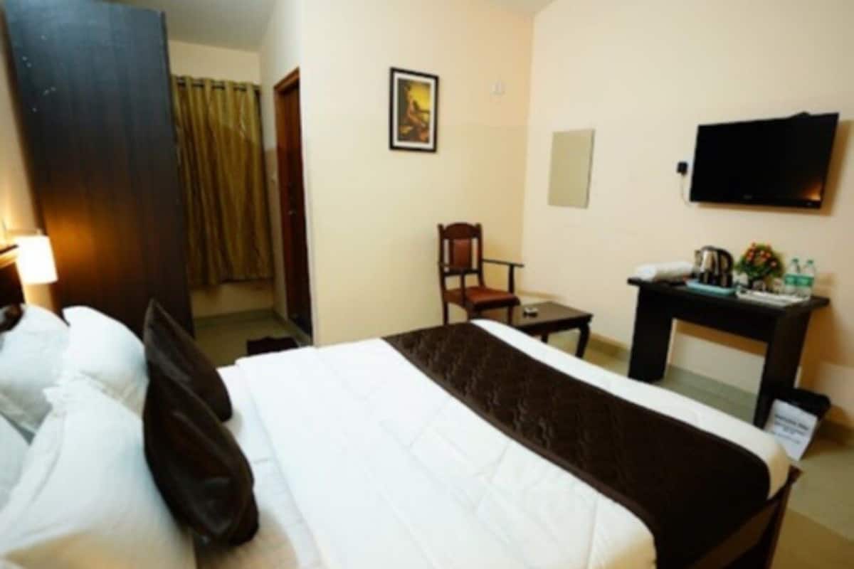 Deluxe Double Room | Desk, laptop workspace, free WiFi