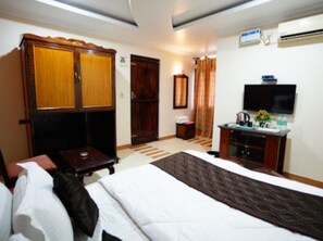 Schreibtisch, laptopgeeigneter Arbeitsplatz, kostenloses WLAN