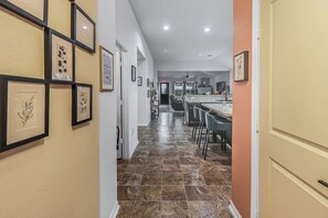 Dining - Charming house in fabulous Houston perfect for your next getaway (Houston)