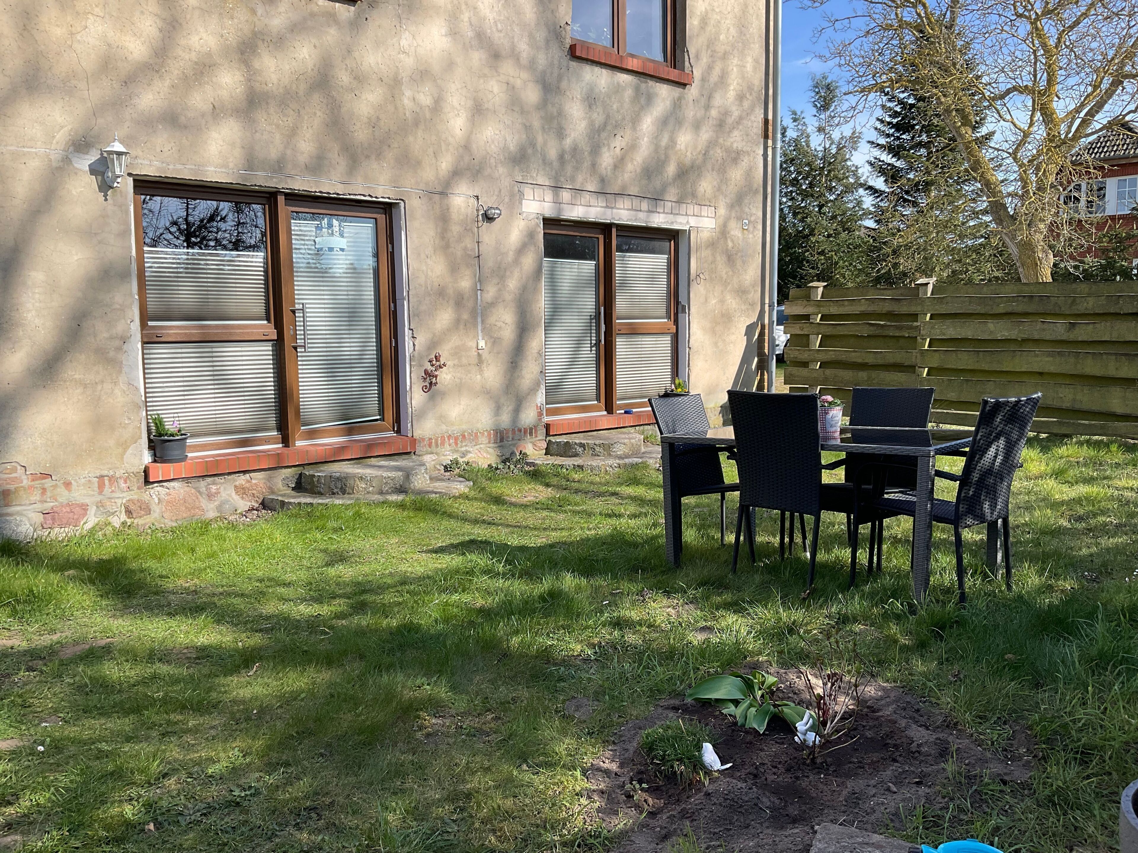 Hausansicht Garten Terrasse