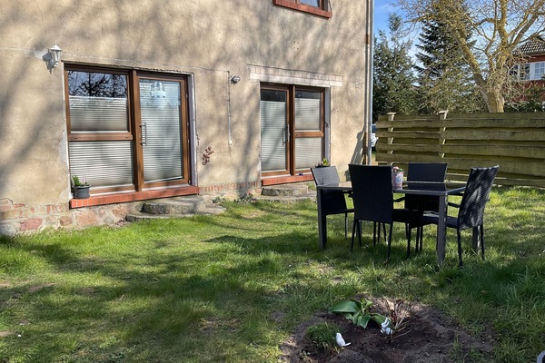 Hausansicht Garten Terrasse