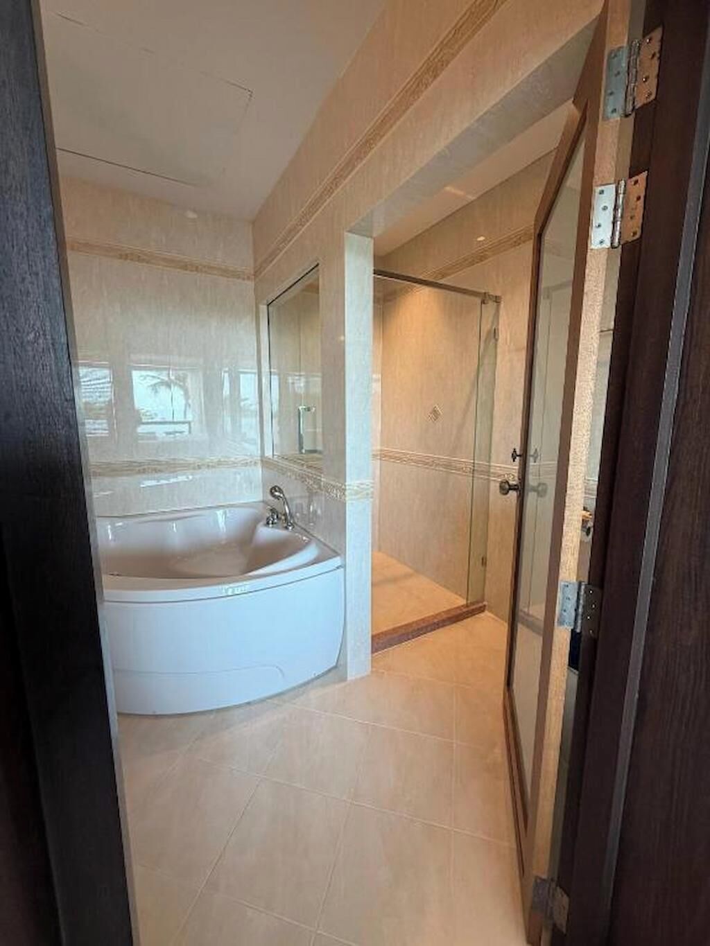 Phòng đôi dành cho gia đình, quang cảnh bãi biển | Phòng tắm | Đồ dùng nhà tắm miễn phí, máy sấy tóc, xà phòng, dầu gội 