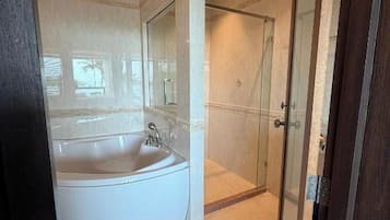 Family Double Room, Beach View | Bathroom | Free toiletries, hair dryer, soap, shampoo