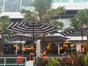 Imej tidak diklasifikasikan, 4 daripada 17, butang