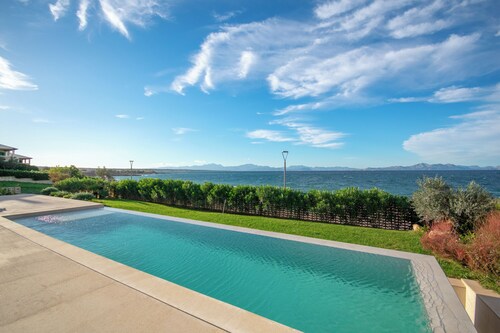 Exclusive luxury residence by the sea - long-term rental with panoramic views