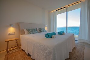 Een strijkplank/strijkijzer, wifi, beddengoed