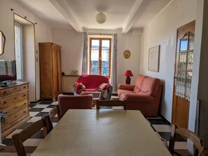Living area - Typical stone house (Ribes)