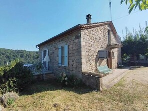 Exterior - Typical stone house (Ribes)