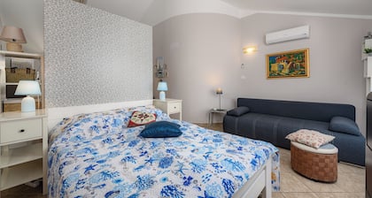 Ares 15 - Stylish studio apartment in quiet location near beach 70 m and town