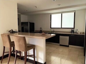 Private kitchen - Spacious 2-BR apartment in the best location! (San Rafael de Escazú)