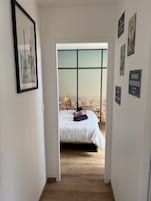 Wifi gratis, decoración personalizada y muebles diferentes 