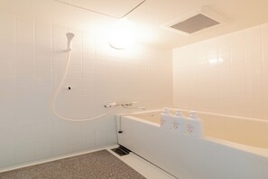 Hair dryer, towels, soap, toilet paper - Umeka 302.303 Hotel GRAN Umeka Family friendly Free parking 10 minutes to USJ (大阪府大阪市此花区梅香2丁目)