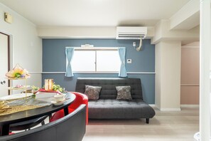 TV - Umeka 302.303 Hotel GRAN Umeka Family friendly Free parking 10 minutes to USJ (大阪府大阪市此花区梅香2丁目)