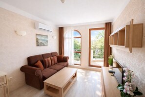 TV - Harmony Suites-4 Private Apartment B544 (Слънчев бряг)
