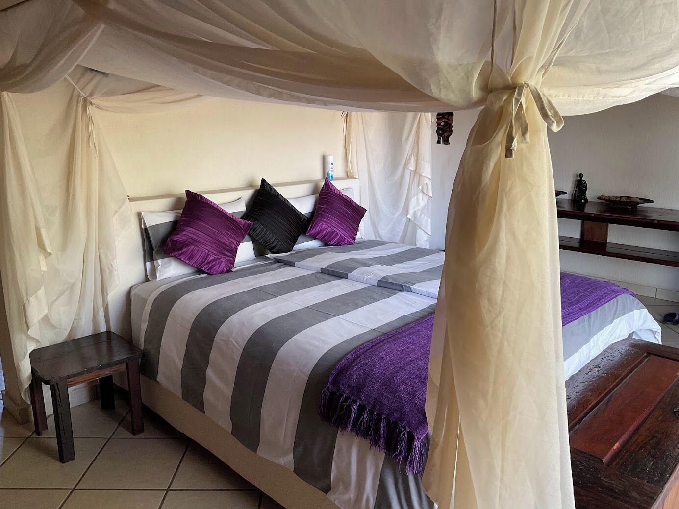 4 bedrooms, iron/ironing board, Internet, bed sheets