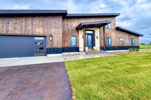 Exterior - Modern Family Retreat w/ Hot Tub, Teton Views, + A/C (Driggs)