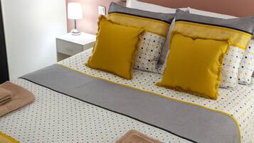 2 chambres, fer et planche à repasser, Wi-Fi, draps fournis