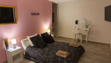 2 slaapkamers, een strijkplank/strijkijzer, wifi, beddengoed