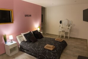 2 slaapkamers, een strijkplank/strijkijzer, wifi, beddengoed