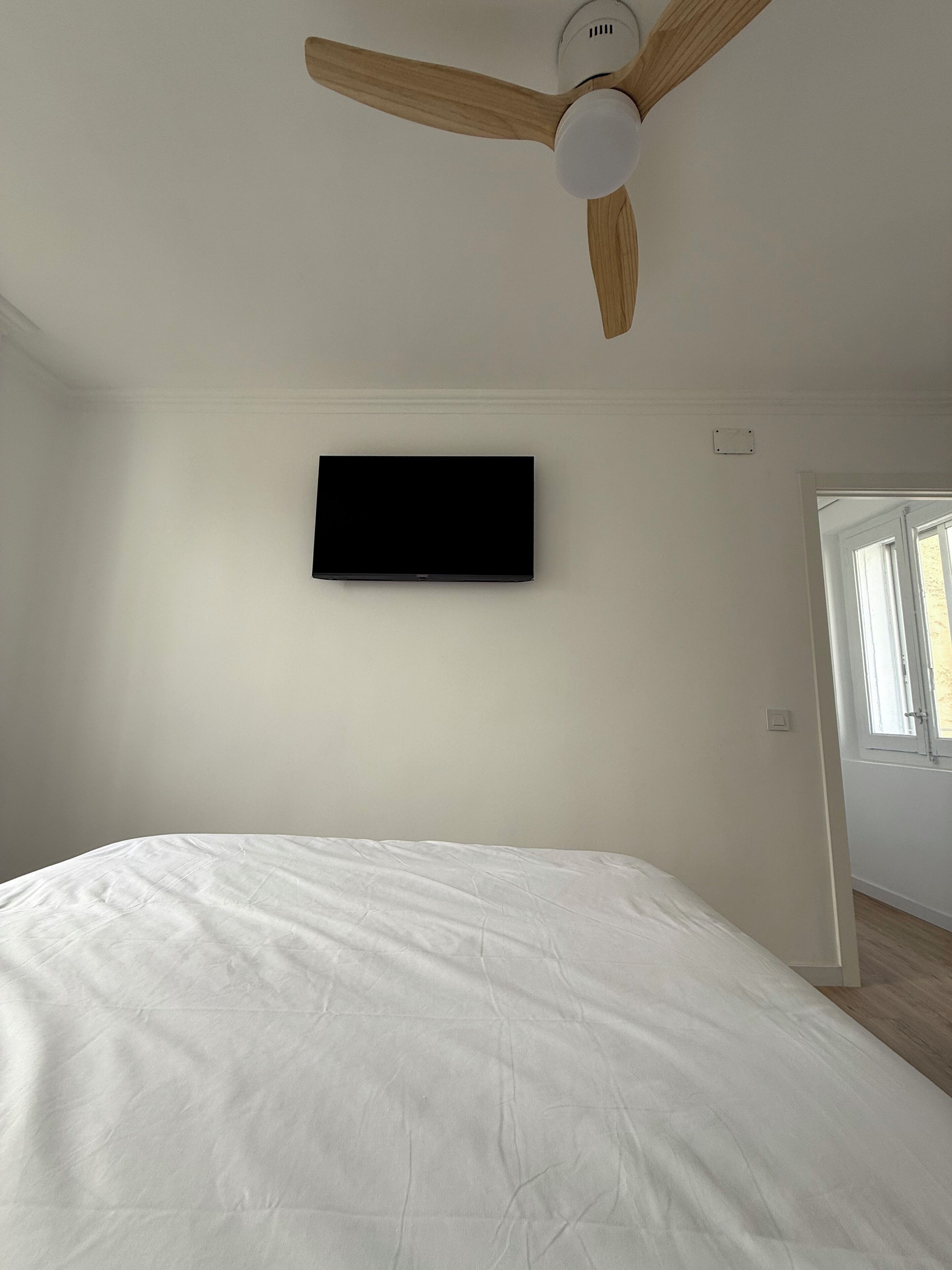 3 slaapkamers, een strijkplank/strijkijzer, beddengoed