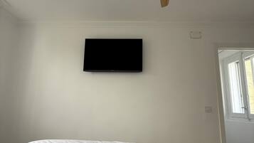 3 slaapkamers, een strijkplank/strijkijzer, beddengoed