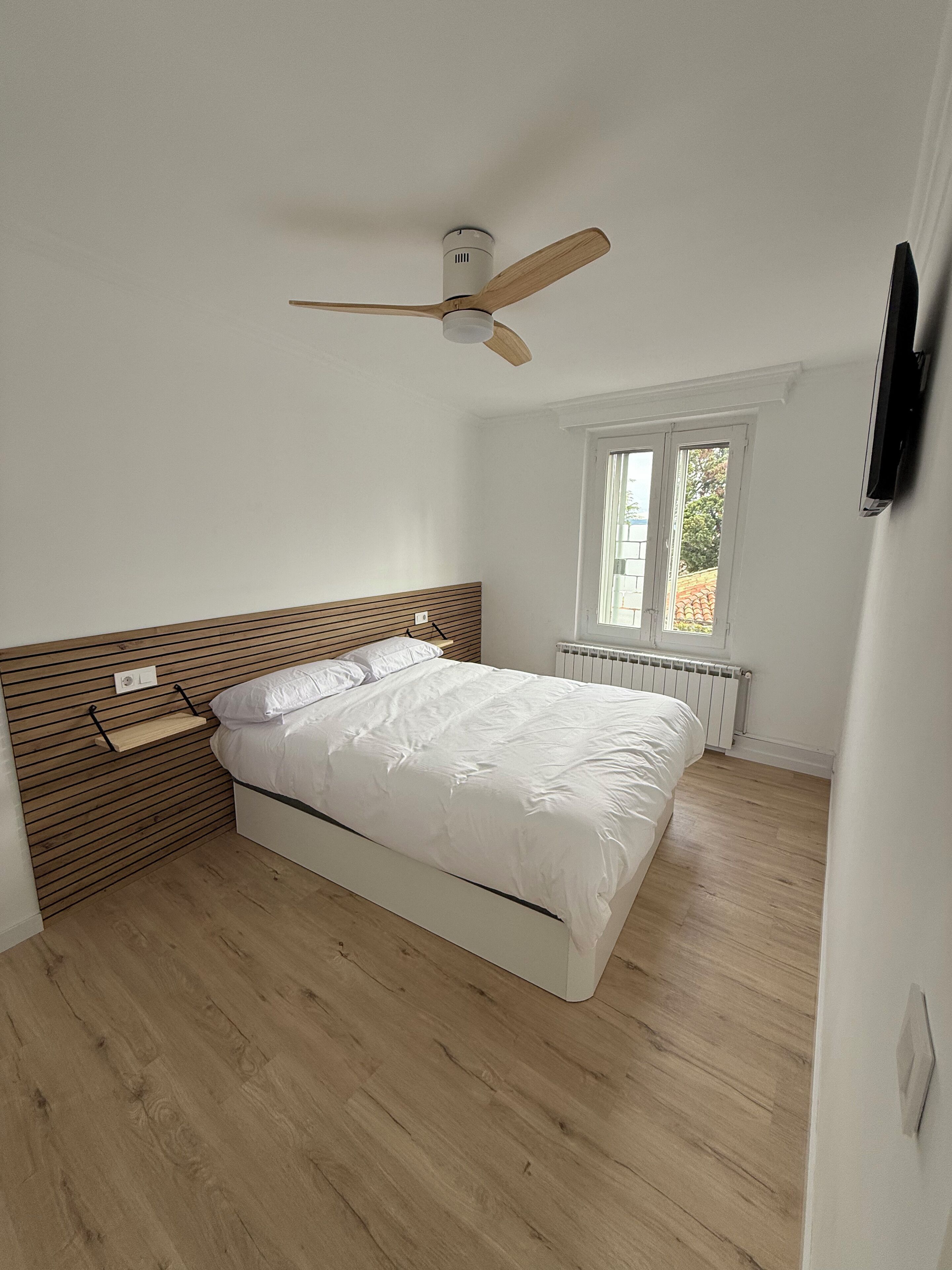 3 slaapkamers, een strijkplank/strijkijzer, beddengoed