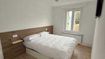 3 slaapkamers, een strijkplank/strijkijzer, beddengoed