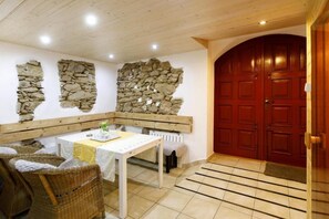 Dining - Chalupa Meziluzi (Horní Stropnice)