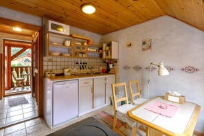 Appartement Standard, vue sur la cour intérieure | Cuisine privée | Bouilloire électrique