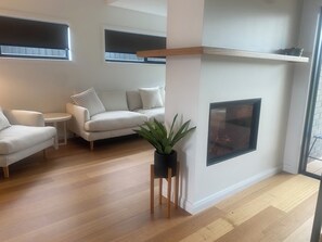 Televisión, chimenea