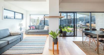 Ridgeline - Modern 4-Bedroom Holiday Family Retreat