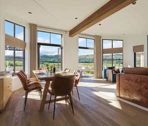 Interior - Wansfell (Pet), Penrith (Penrith)