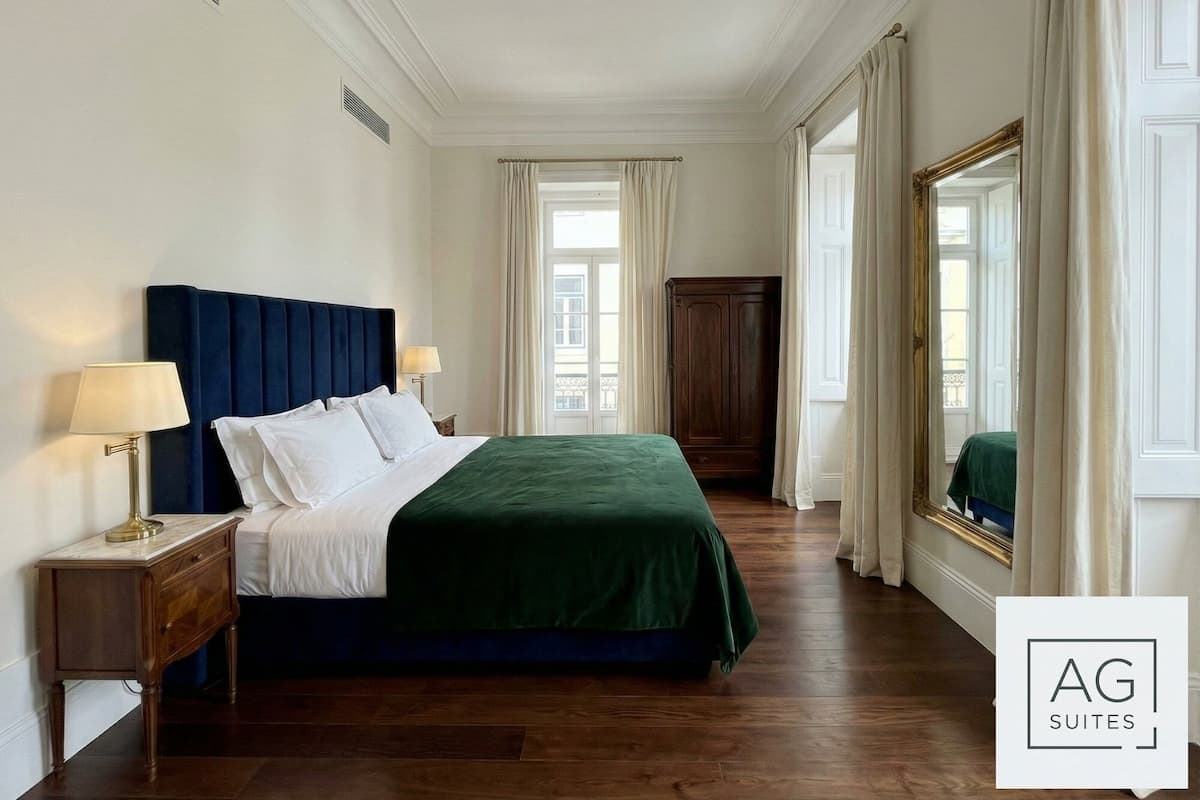 Luxury-Penthouse, Flussblick | Zimmersafe, Schreibtisch, laptopgeeigneter Arbeitsplatz