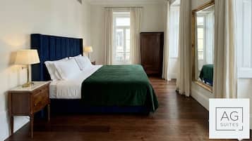 Luxury-Penthouse, Flussblick | Zimmersafe, Schreibtisch, laptopgeeigneter Arbeitsplatz