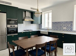 Luxury-Penthouse, Flussblick | Eigene Küche | Großer Kühlschrank, Mikrowelle, Ofen, Herdplatte