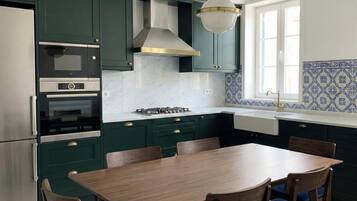 奢華頂層客房, 河景 | 私人廚房 | 大型雪櫃/冰箱、微波爐、焗爐、爐具