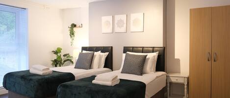 2 soverom, strykejern/-brett, wi-fi (inkludert) og sengetøy