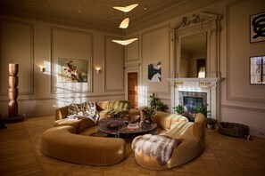 TV - Denton Hall -   sleeps 20 guests  in 10 bedrooms (Ilkley)