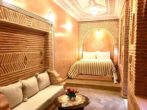 Silitysrauta/-lauta, Wi-Fi, vuodevaatteet