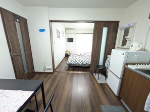 WiFi, bed sheets - Available for 1 to a maximum of 7 persons. Free wifi. It is a quiet place in spite of its central location. (osakashinishinarikuturumibashi)