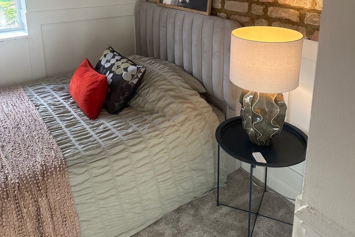 Yhden hengen standard-huone, näköala puutarhaan | Yksilöllisesti sisustettu, yksilöllisesti kalustettu, työpöytä