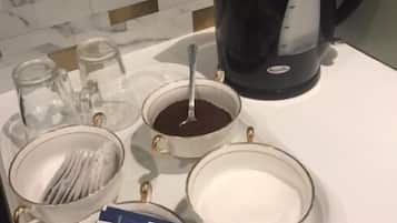 Deluxe Double Room | In-room dining