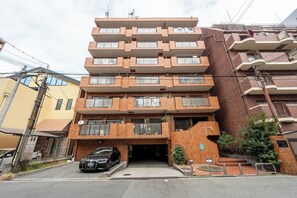 Exterior - Akitsu 601 Kyocera Dome 10 min walk Dotonbori Kansai Airport Osaka Castle Kaiyukan USJ 1 transfer Family friendly Free parking 15 (大阪府大阪市西区境川１丁目)