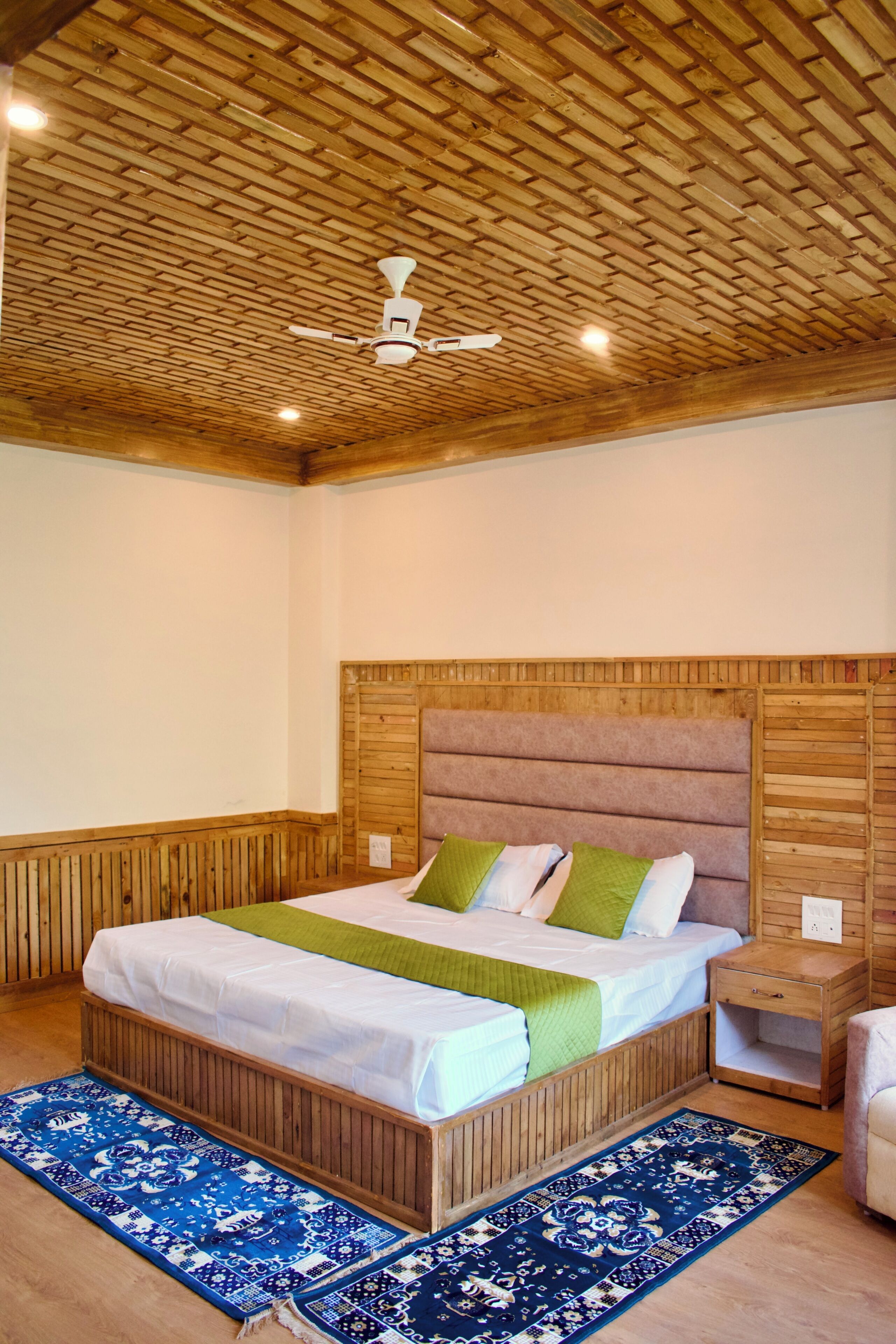 Iron/ironing board, free WiFi