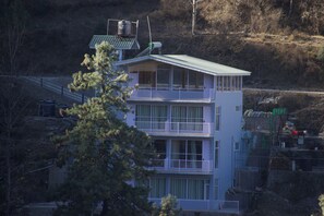 Exterior - Vezara (Theog)