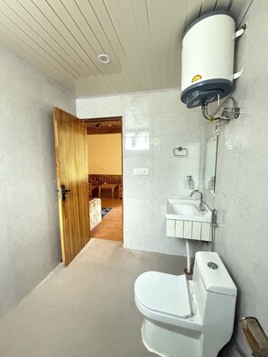 淋浴設備、拖鞋、毛巾、肥皂