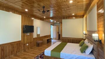 Comfort Double Room, Balcony, Mountain View | Iron/ironing board, free WiFi