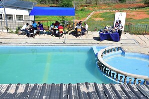 Kolam renang outdoor