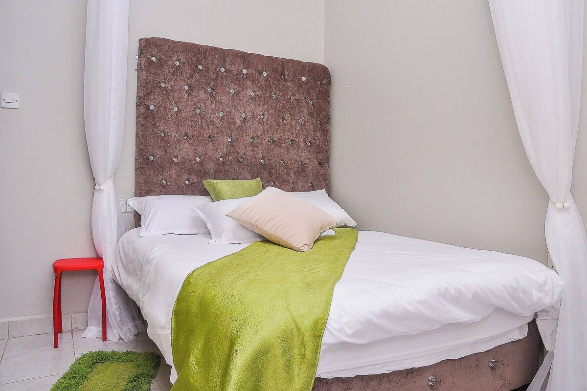 Kamar Single Presidensial | Wi-Fi gratis dan seprai linen